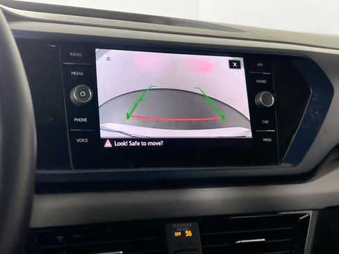 Used 2022 Volkswagen Taos SE image 13