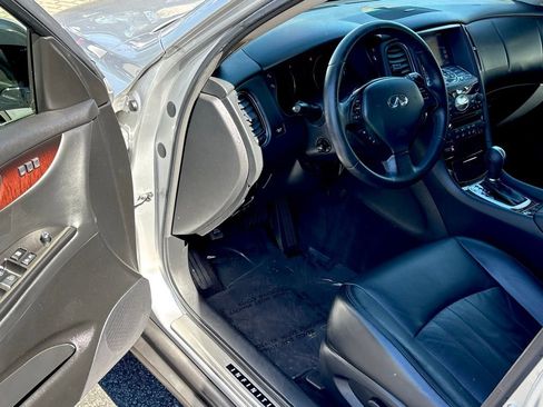 Used 2017 INFINITI QX50 2WD w/ Premium Plus Package image 16