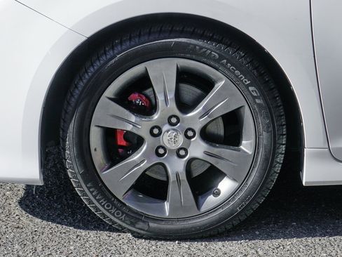 Used 2016 Toyota Sienna SE image 48