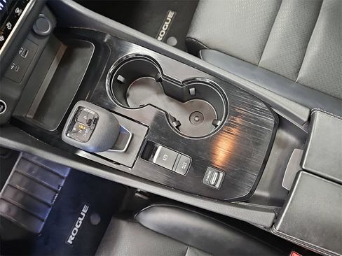 Used 2021 Nissan Rogue SV w/ Premium Package image 23