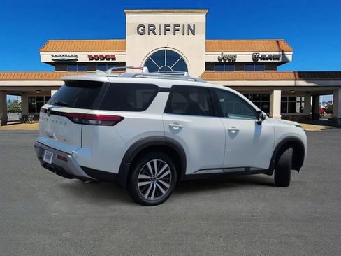 Used 2022 Nissan Pathfinder SL w/ SL Premium Package FWD image 4