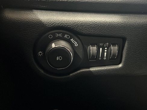 New 2026 Chrysler Pacifica Select image 9