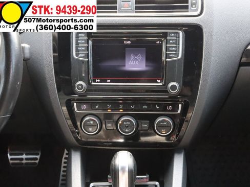 Used 2016 Volkswagen Jetta GLI SE FWD image 18