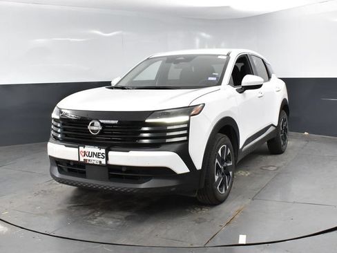 Used 2025 Nissan Kicks SV AWD/4WD image 6