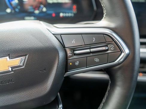 Used 2025 Chevrolet Equinox LT FWD image 24