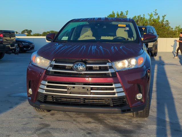 Used 2017 Toyota Highlander Plus w/ Carpet Mat Package AWD/4WD image 3