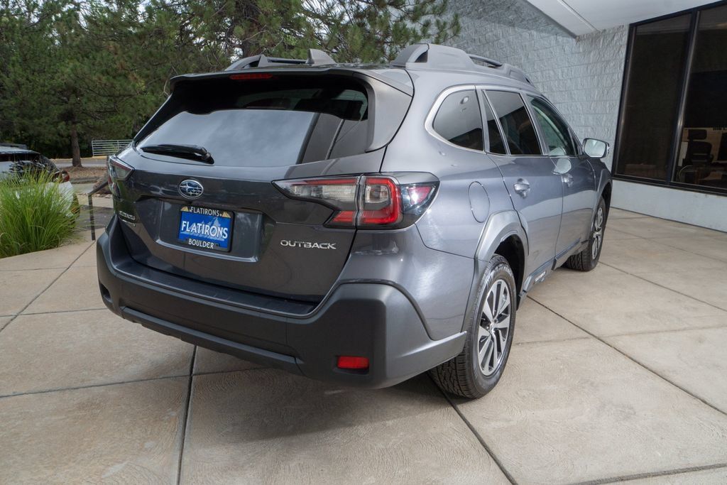 Used 2023 Subaru Outback Premium AWD/4WD image 6