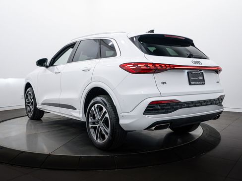 Certified 2025 Audi Q5 Premium w/ Convenience Package image 5