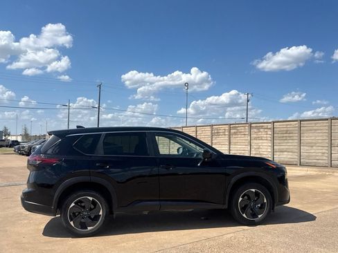 Certified 2025 Nissan Rogue SV FWD image 23