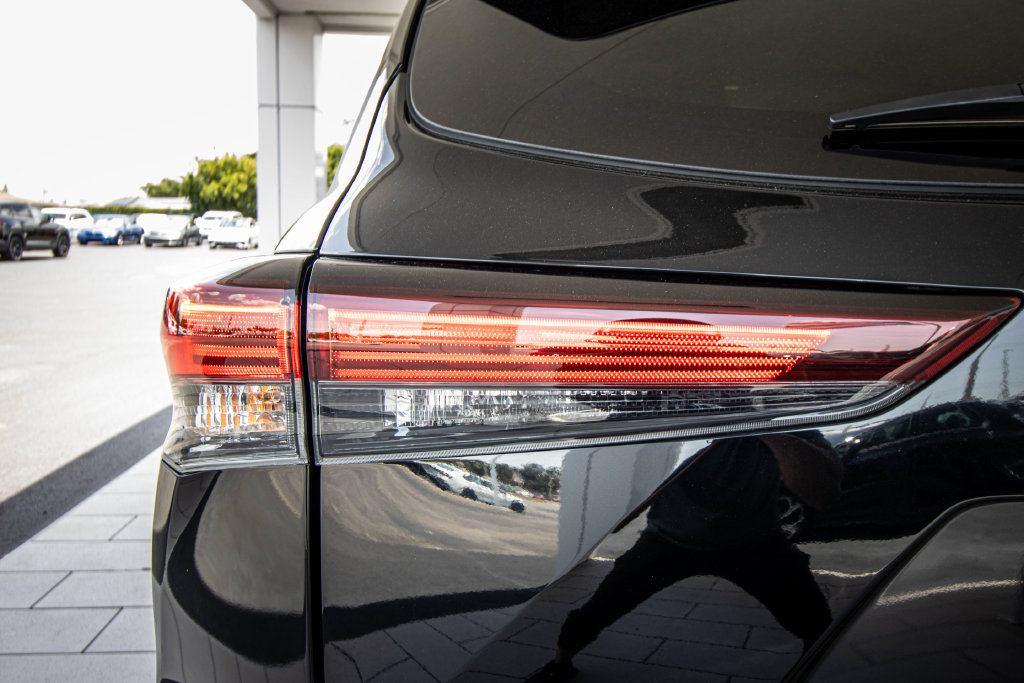 Used 2024 Toyota Highlander XLE FWD image 13