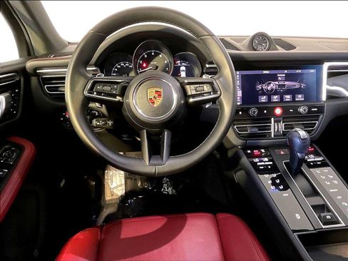 Certified 2023 Porsche Macan AWD/4WD image 13