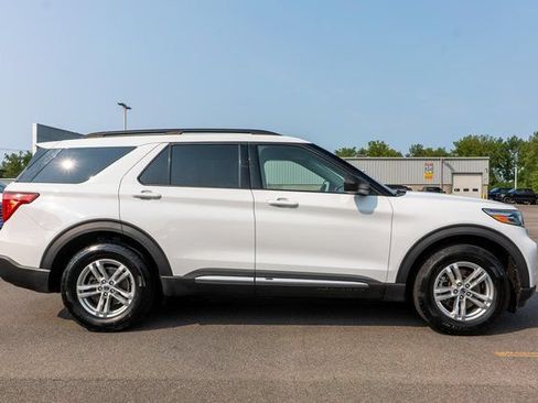 Used 2020 Ford Explorer XLT w/ Equipment Group 202A AWD/4WD image 5