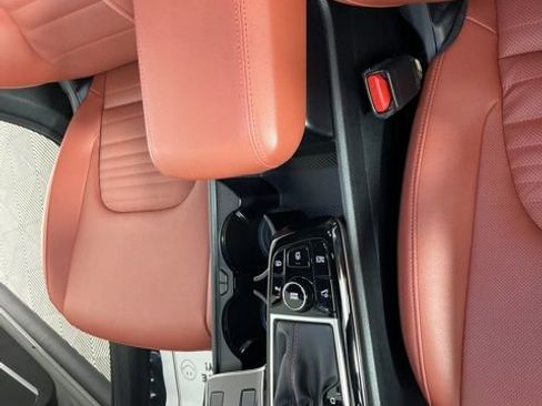 Used 2025 Kia Sportage SX image 28