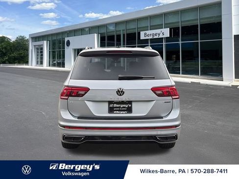 Certified 2022 Volkswagen Tiguan SE R-Line AWD/4WD image 10