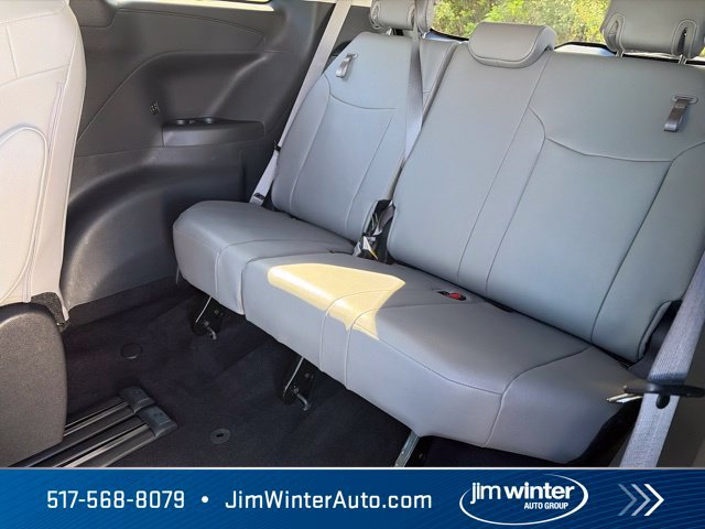 Used 2025 Toyota Sienna XLE FWD image 23