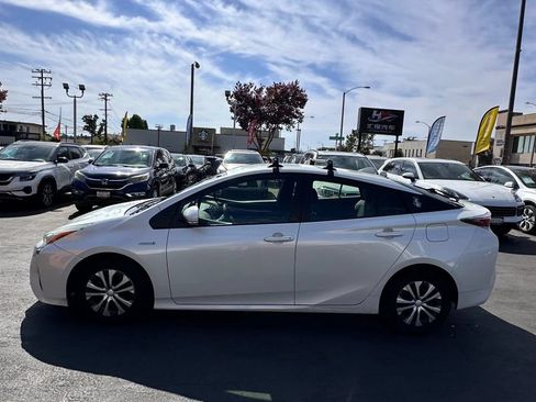 Used 2016 Toyota Prius Two FWD image 6
