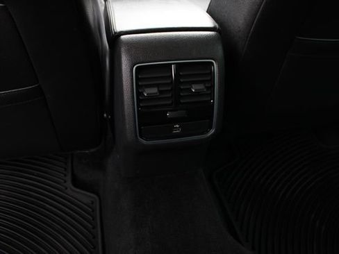 Used 2017 Volkswagen Passat 1.8T SE FWD image 23