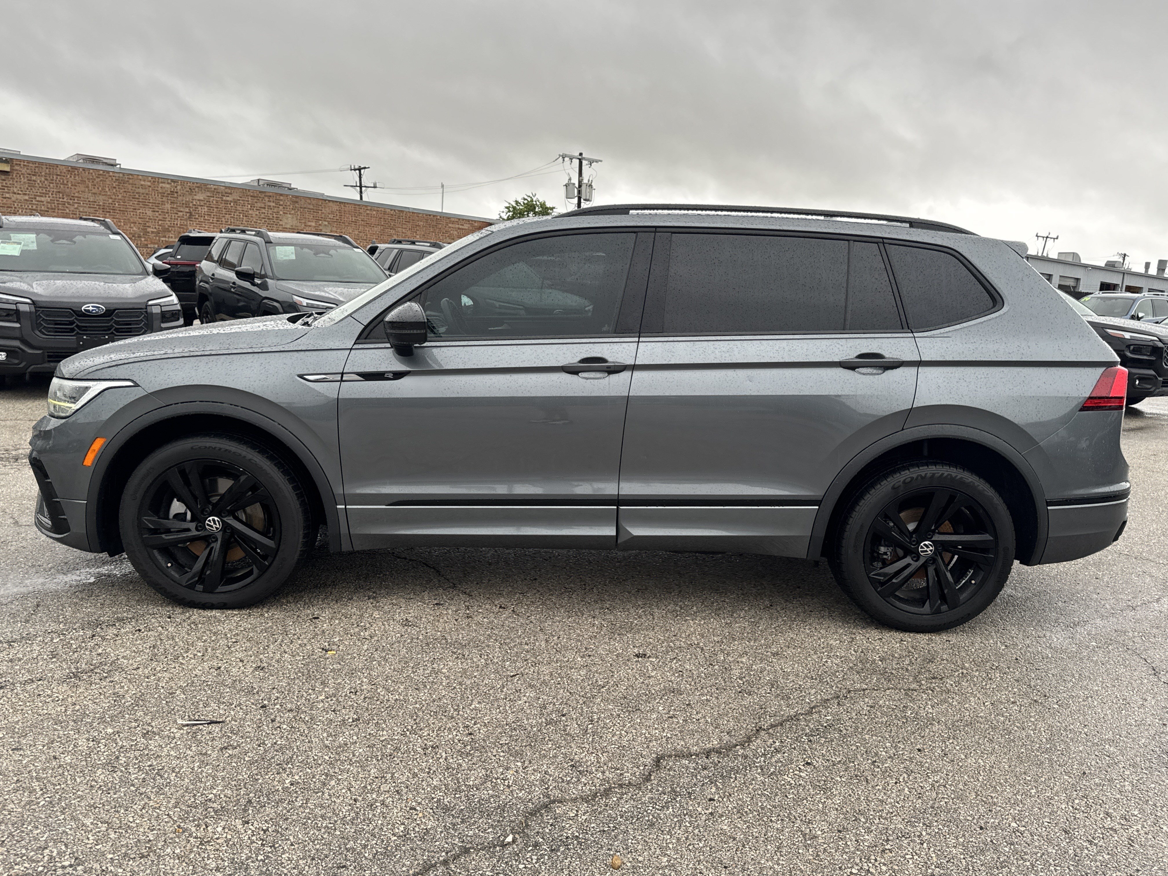 Used 2023 Volkswagen Tiguan SE R-Line FWD image 6
