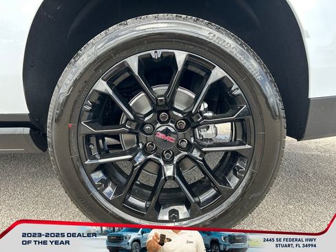 New 2026 GMC Yukon XL Denali w/ Denali Reserve Package image 19