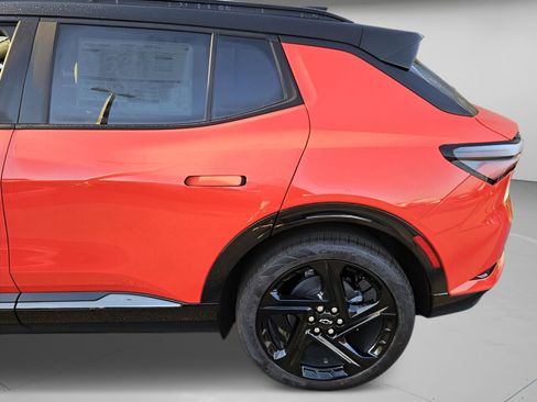 New 2025 Chevrolet Equinox EV RS image 6