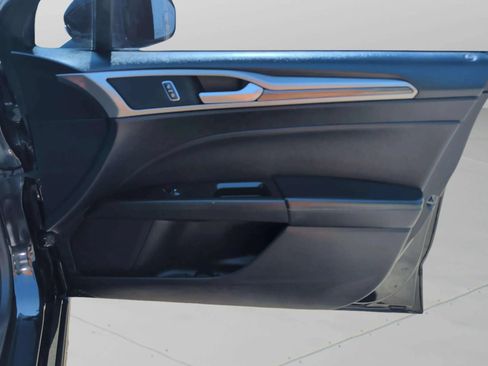 Used 2019 Ford Fusion SEL FWD image 38