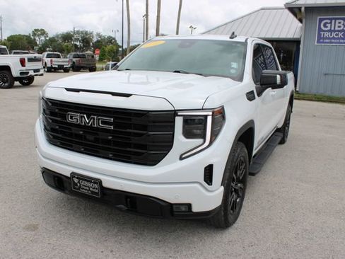 Used 2024 GMC Sierra 1500 Elevation w/ Elevation Premium Package AWD/4WD image 3