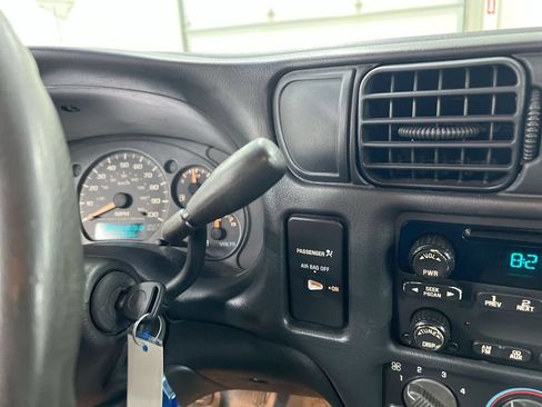 Used 2003 Chevrolet S10 Pickup 2WD Regular Cab w/ Convenience Package image 15