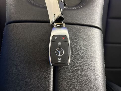 Used 2025 Mercedes-Benz GLS 450 4MATIC image 33