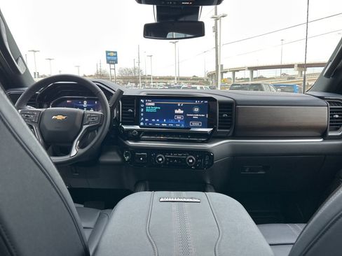 Used 2025 Chevrolet Silverado 3500 High Country image 12