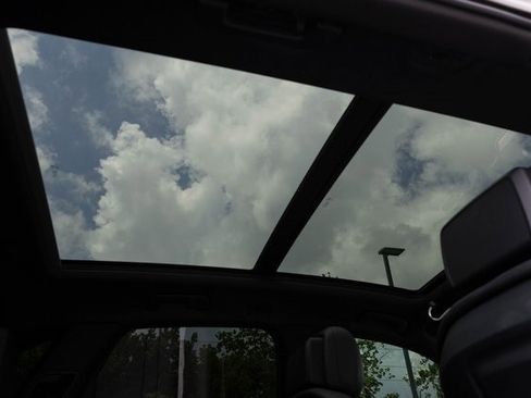 Used 2024 Porsche Cayenne image 30