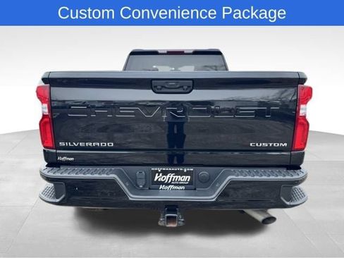 Used 2021 Chevrolet Silverado 2500 Custom w/ Custom Value Package image 4