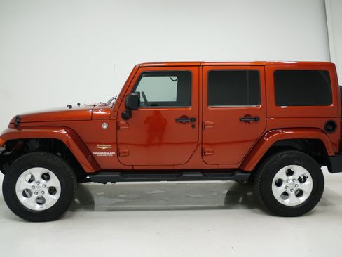 Used 2014 Jeep Wrangler Unlimited Sahara w/ Max Tow Package image 7