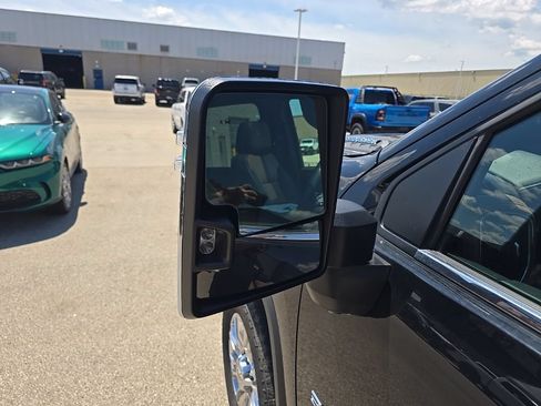 Used 2023 Chevrolet Silverado 3500 High Country AWD/4WD image 7