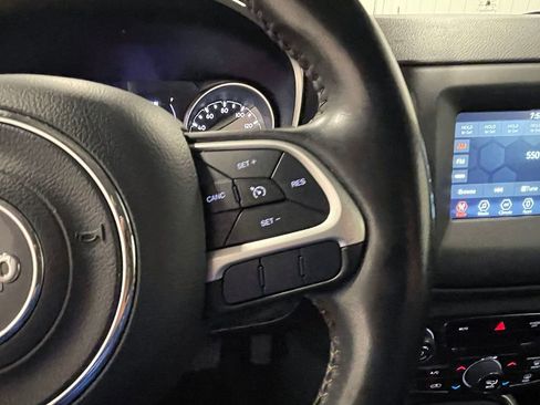 Used 2020 Jeep Compass Latitude w/ Cold Weather Group AWD/4WD image 32