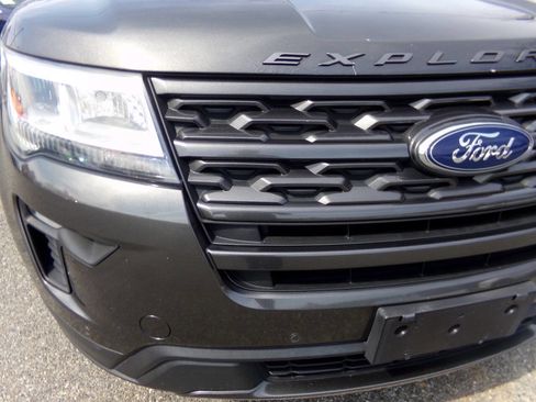 Used 2018 Ford Explorer XLT w/ Equipment Group 202A image 4