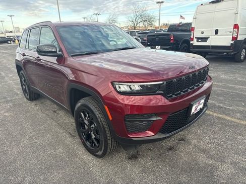 New 2025 Jeep Grand Cherokee Altitude w/ Trailer Tow Package image 13