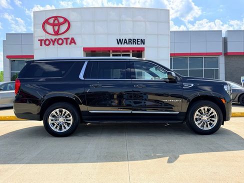 Used 2023 GMC Yukon XL SLT AWD/4WD image 3