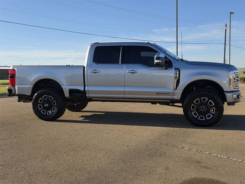 Used 2024 Ford F250 Platinum image 4