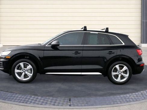Used 2020 Audi Q5 2.0T Premium w/ Convenience Package image 4