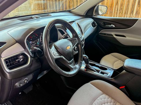 Used 2018 Chevrolet Equinox LT w/ Sun & Infotainment Package FWD image 4