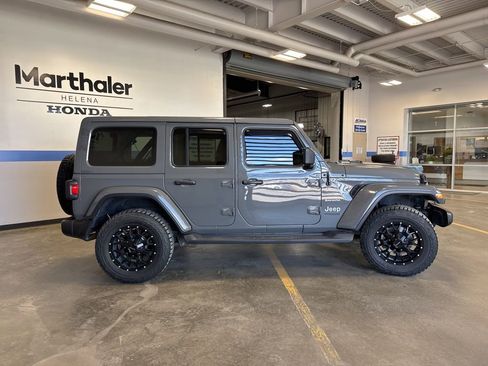 Used 2021 Jeep Wrangler Unlimited Sahara w/ Uconnect 4C Nav & Sound Group AWD/4WD image 4