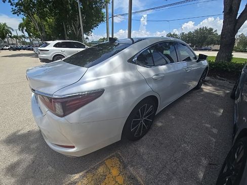 Certified 2025 Lexus ES 350 w/ Premium Package FWD image 6