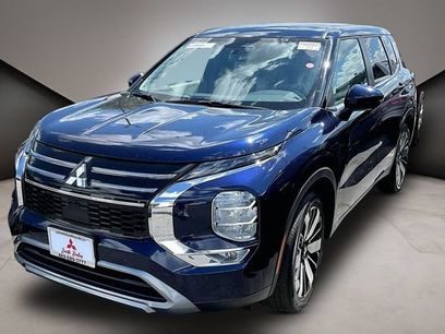 Used 2025 Mitsubishi Outlander SE