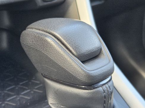 Used 2025 Toyota RAV4 XLE FWD image 21