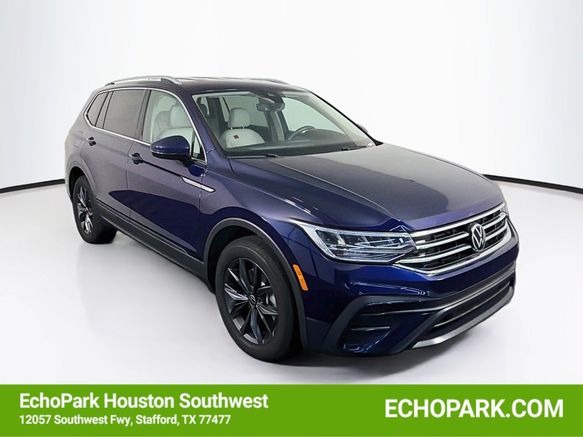 Used 2023 Volkswagen Tiguan SE FWD image 1