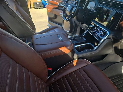 Used 2024 GMC Sierra 2500 Denali Ultimate image 10