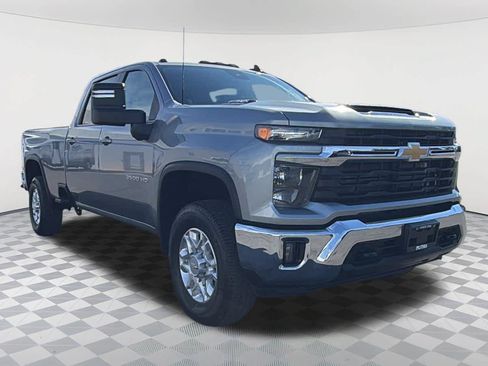 Used 2025 Chevrolet Silverado 3500 LT AWD/4WD image 3