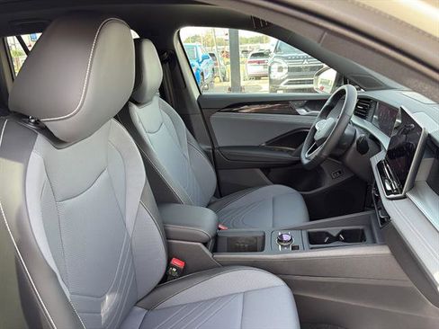 New 2026 Volkswagen Tiguan SE R-Line image 9