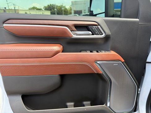 Used 2025 GMC Sierra 2500 Denali Ultimate AWD/4WD image 9