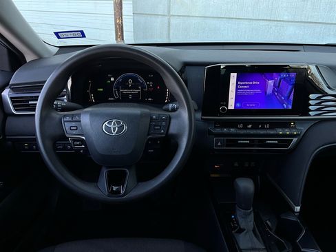 Used 2025 Toyota Camry LE image 13